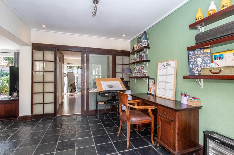 To Let 5 Bedroom Property for Rent in Meadowridge Western Cape